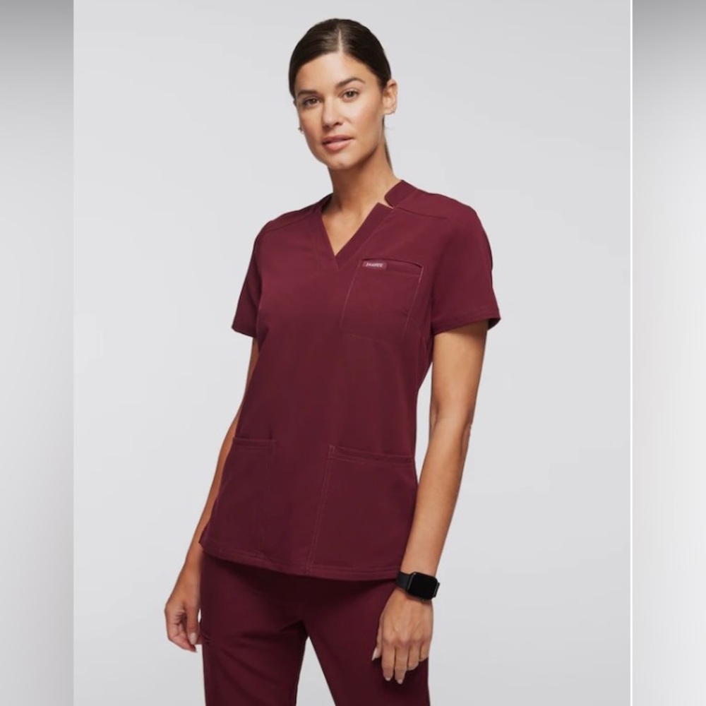 Jaanuu small scrub top